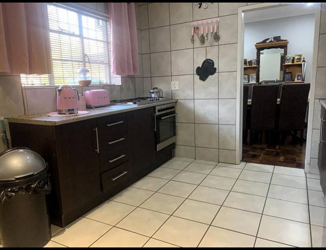 3 BEDROOM HOUSE FOR SALE IN CINDERELLA